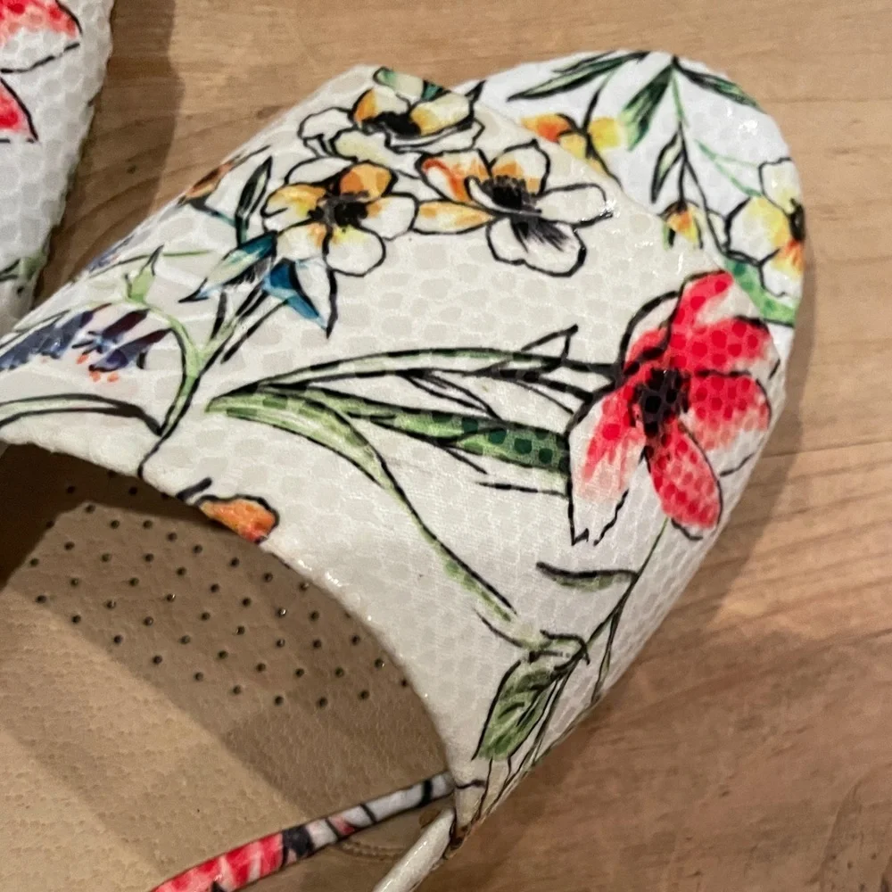 NWOT Aerosoles Application White Multicolor floral Cork Wedge Espadrilles 9M